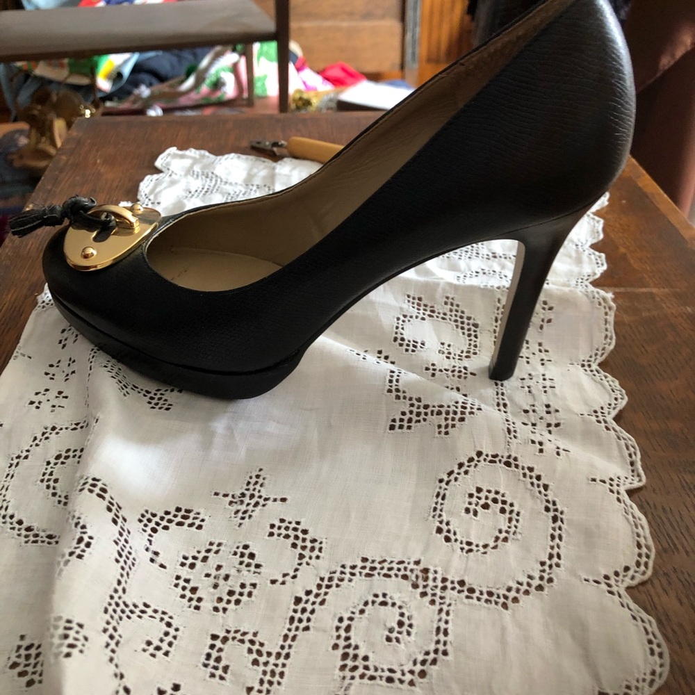 Beautiful leather pumps  3 1/2 “ heel